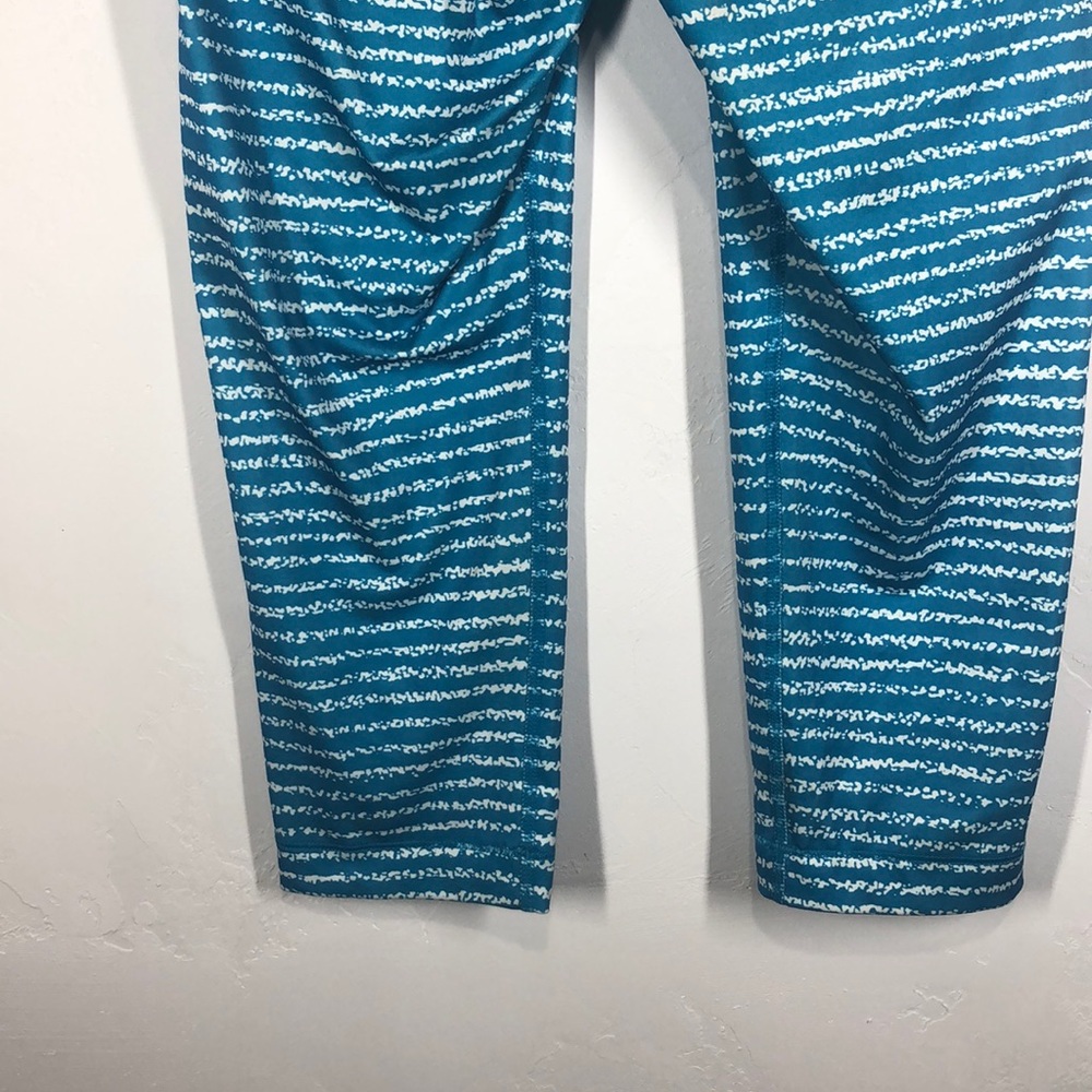 Under Armour heat gear compression capris small - Picture 7 of 9